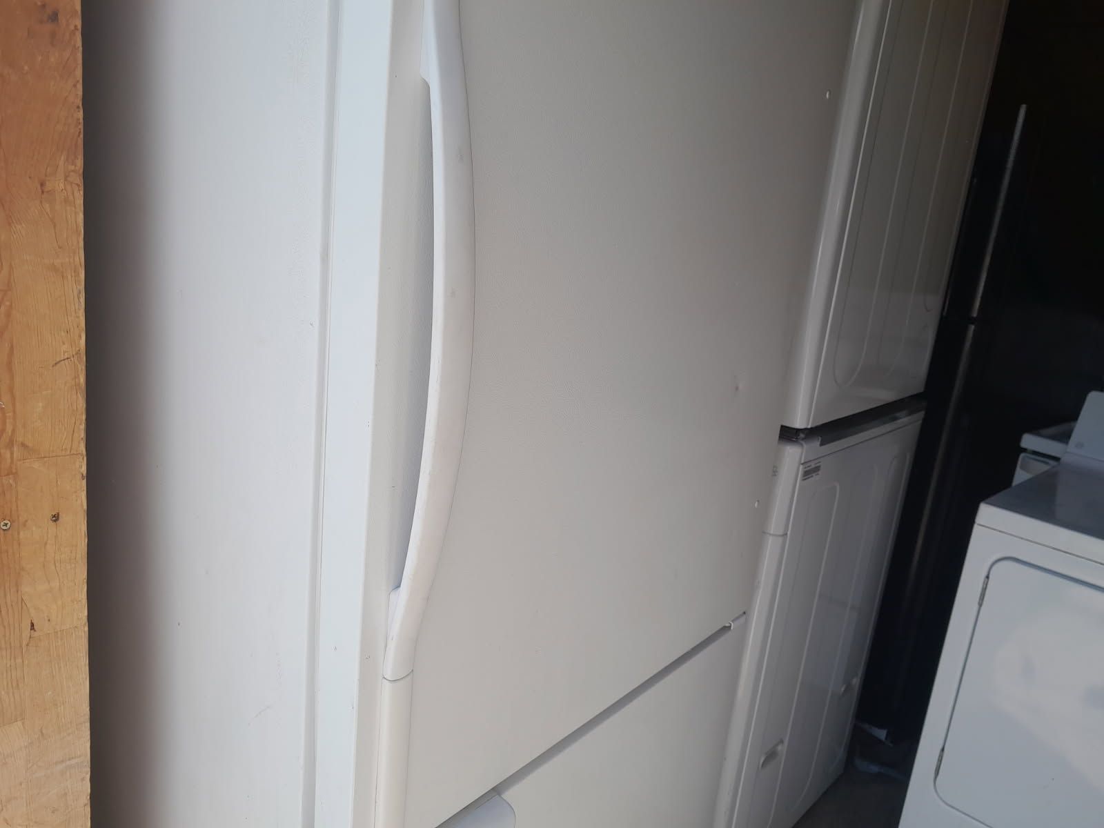 Very Nice Amana Refrigerator w/Bottom Freezer