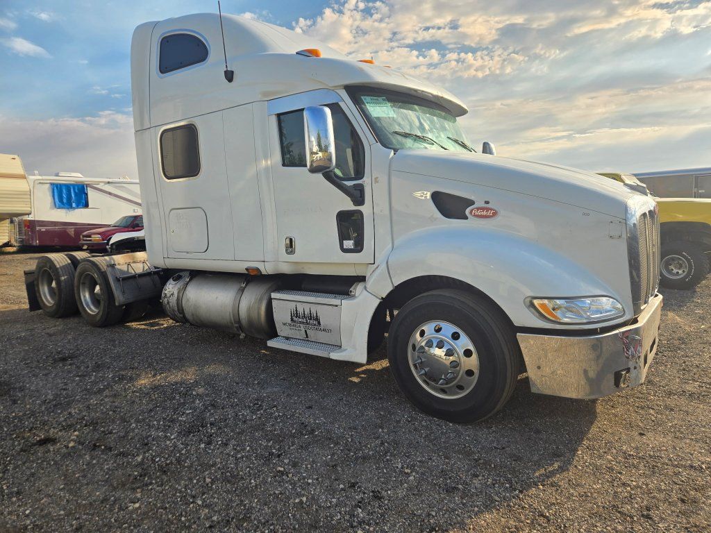 2009 Peterbilt 387 Semi Truck