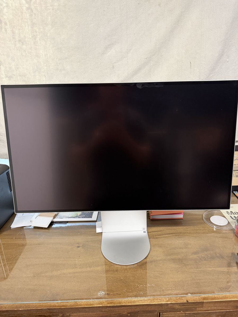 LG - 32” UltraFine evo 6K Nano IPS Black Pro Monitor with Thunderbolt 5