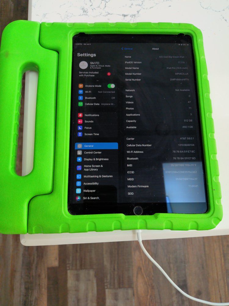 Apple iPad Pro (10.5-inch) 512GB Wi-Fi + Cellular AT&T (MPME2LL/A) in Green Case