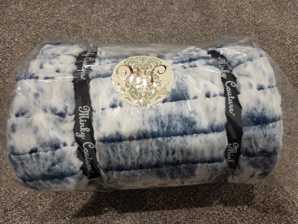 Minky Couture Sandra Plush Navy Blanket Grande - New in Bag