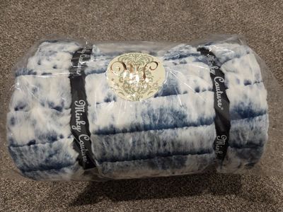 Minky Couture Sandra Plush Navy Blanket Grande - New in Bag