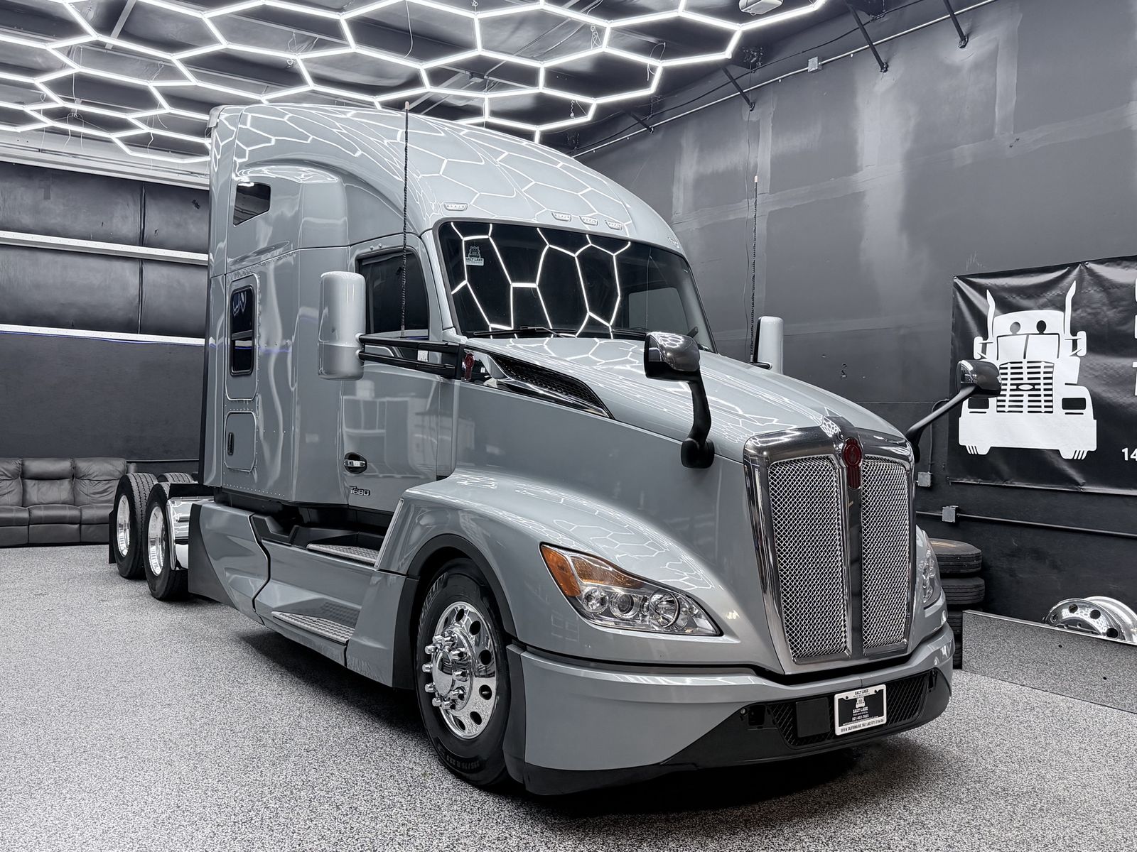 2023 Kenworth T680