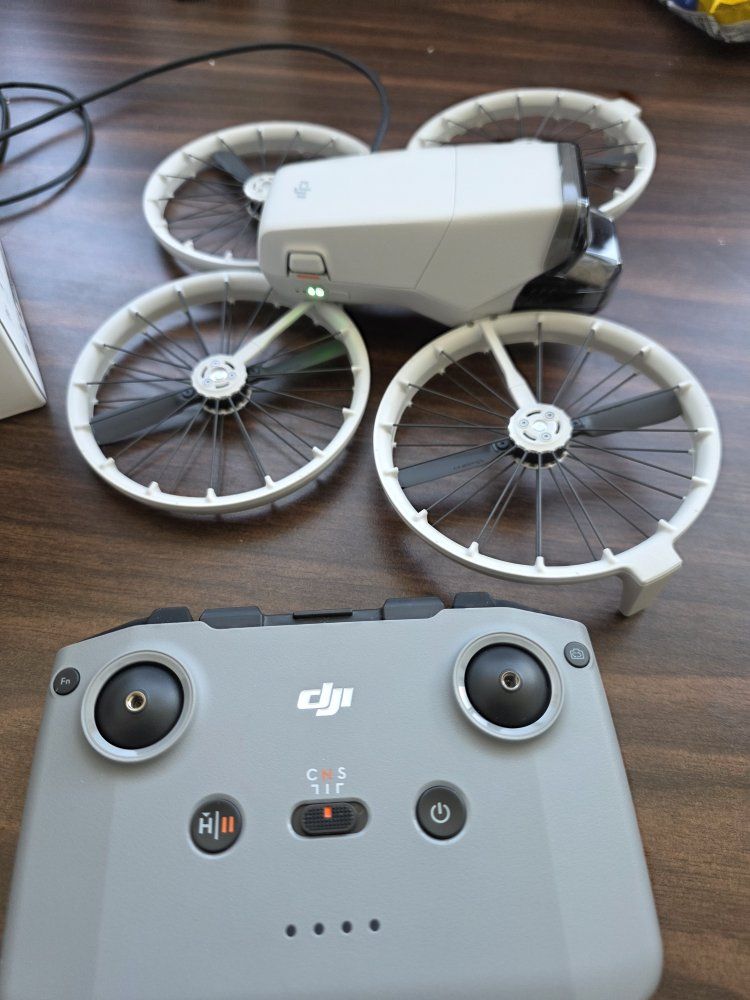 DJI FLIP Drone  Combo with Controller - Excellent Condition