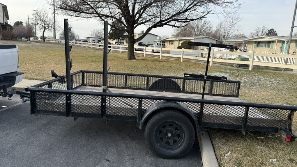 Utility Trailer ( 12' X 7' )