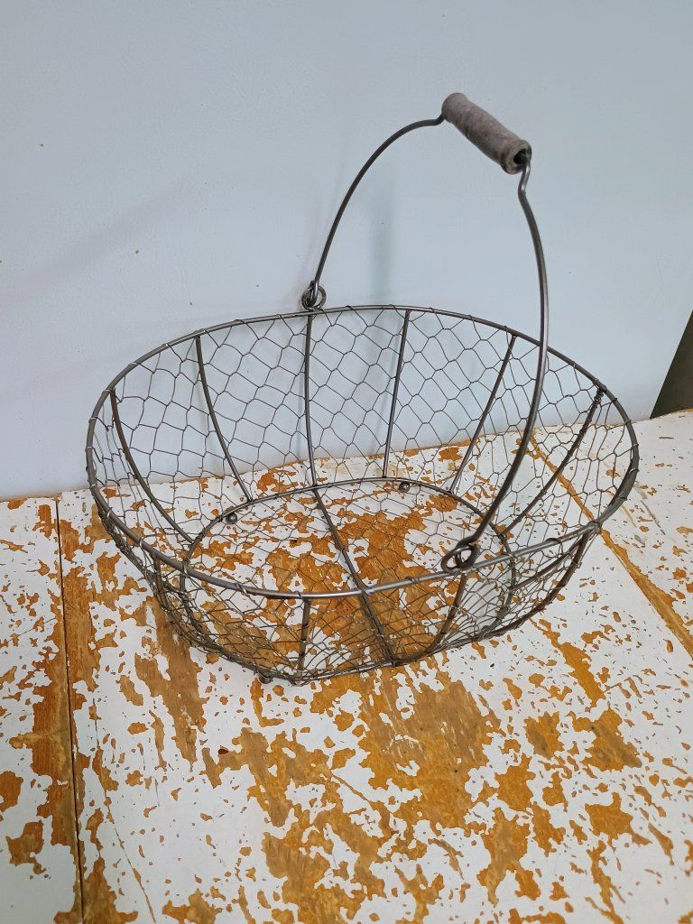 Medium size Metal Wire Egg Basket with Wooden Handle - Rustic Farmhouse Collectible