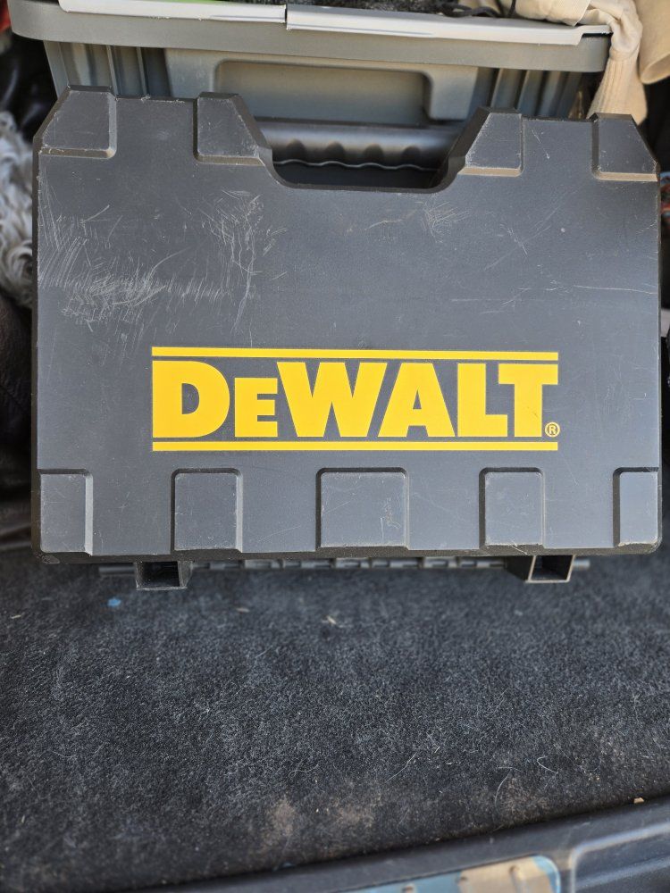 DEWALT DC970 18V 1/2" Cordless Compact Drill/Driver Kit with 2 Batteries & Charger