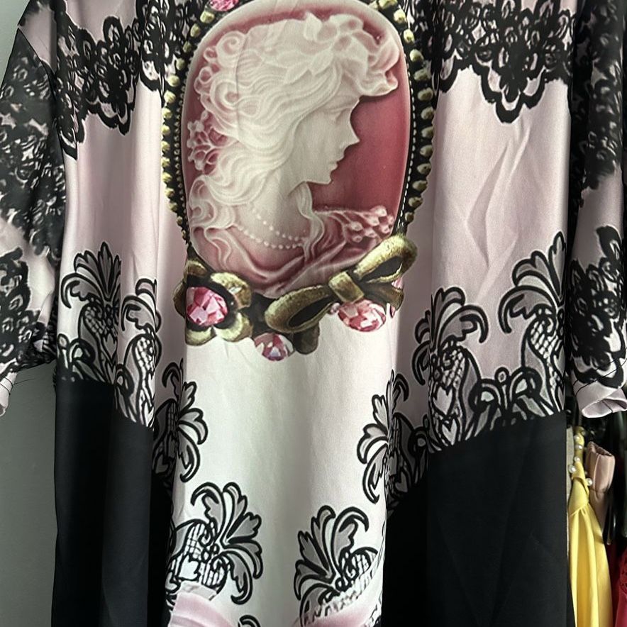 Women's Plus Size 5XL Pink & Black Graphic Print T-Shirt with Cameo Design