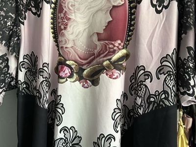 Women's Plus Size 5XL Pink & Black Graphic Print T-Shirt with Cameo Design