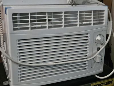 GE 5000 BTU Window Air Conditioner AHV05LYQ1 White
