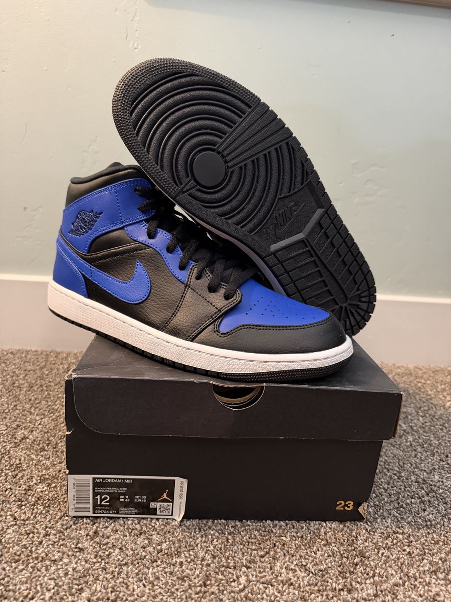 NEW Jordan 1 Hyper Royal Mid Size 12