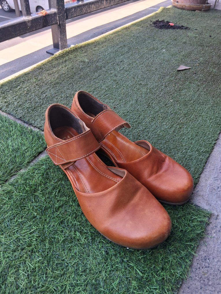 Spring Step L'Artiste Gloss-CA Tan Leather Heeled Sandals EU 40