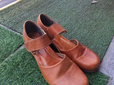 Spring Step L'Artiste Gloss-CA Tan Leather Heeled Sandals EU 40