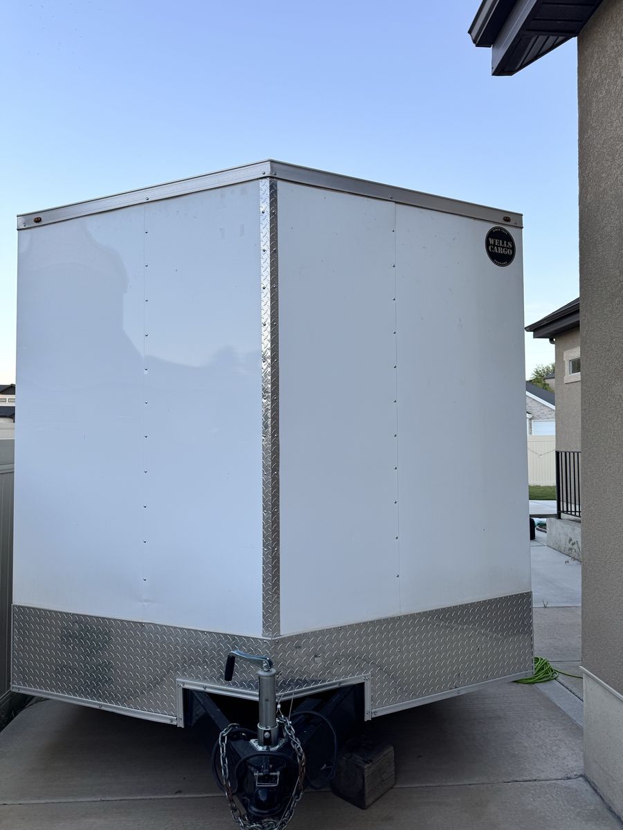 2022 Well Fargo Enclosed Trailer
