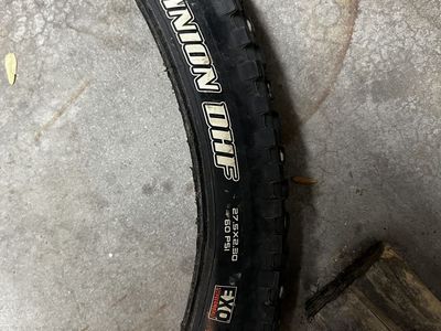 Maxxis Minion Dhf 27.5 x 2.3 Like New