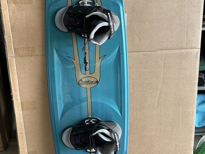 Liquid Force Trident 55" Wakeboard with Bindings - Blue/Gold