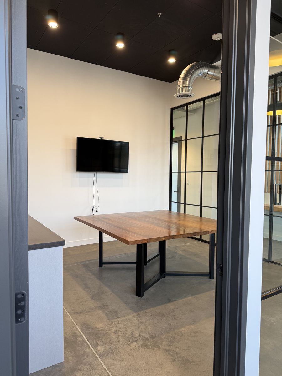 Main image 6
