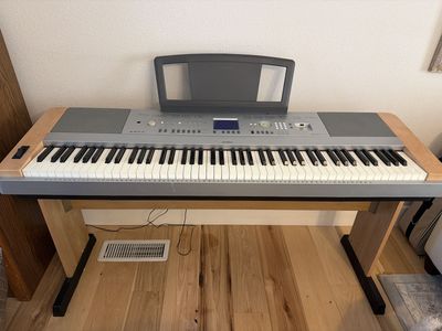 Yamaha Portable Grand DGX-640
