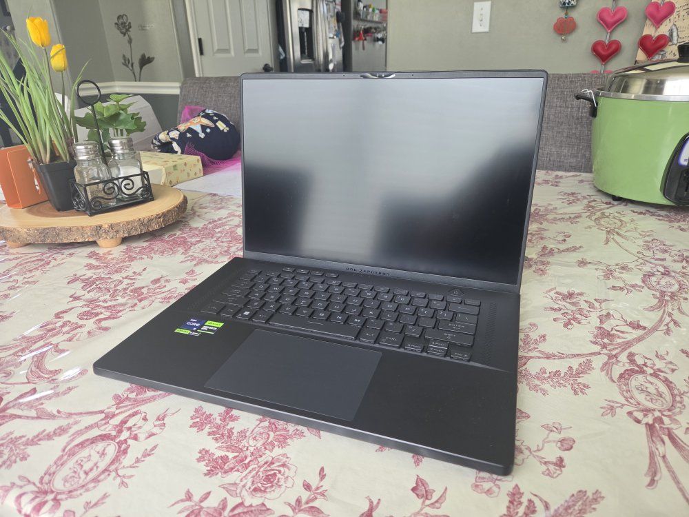 ASUS ROG Zephyrus M16 - i9-13900H - RTX 4080 145W - 32 GB RAM DDR5 4800MHZ - 2560 x 1440p - 240 hz