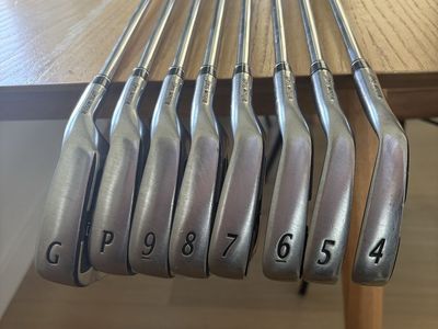 Wilson Staff Ci9 irons 4-GW.