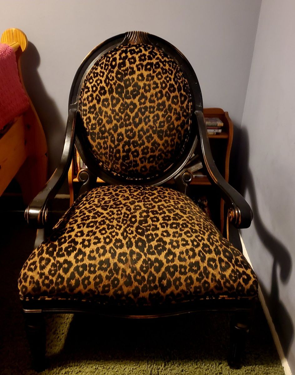 Elegant Dark Brown Wood Leopard Print Accent Chair - Decorative Seating for Any Room