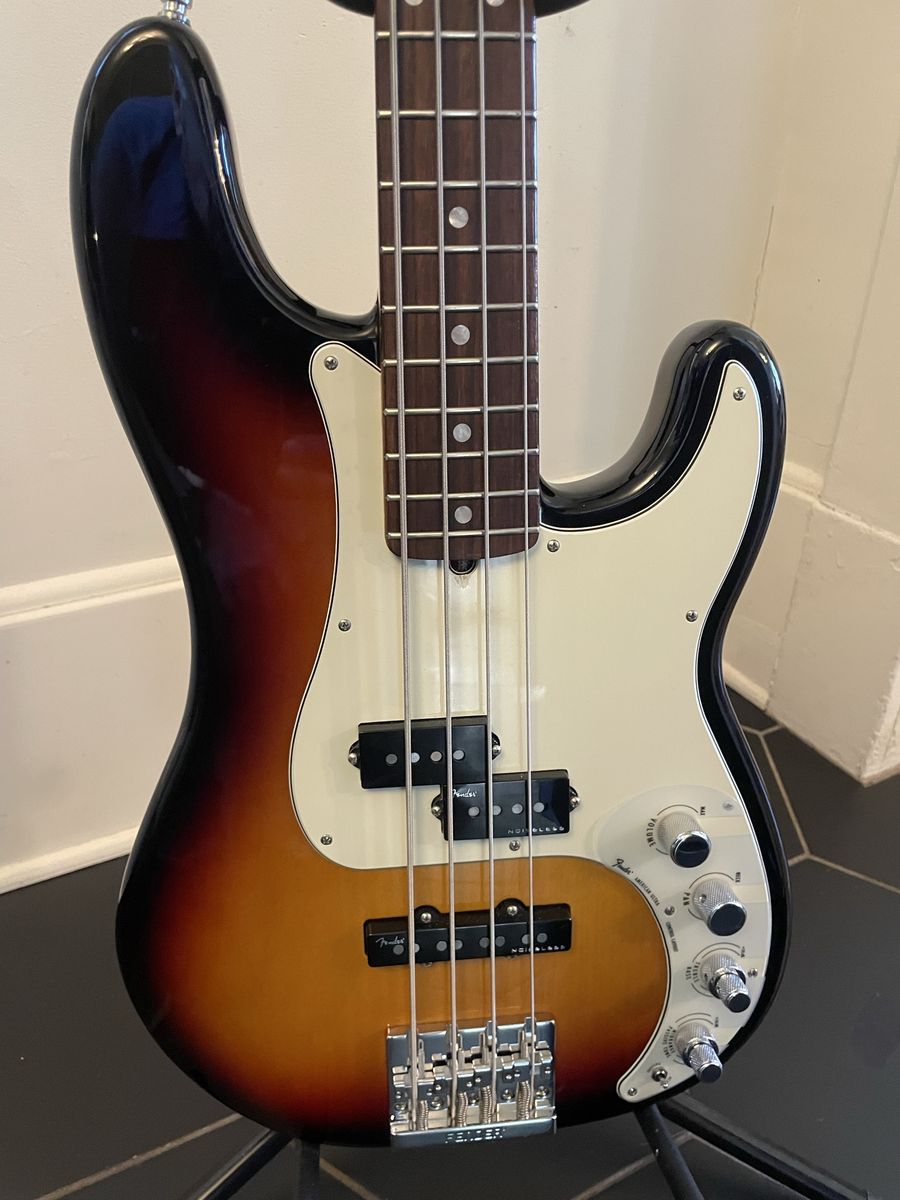 Fender American Ultra Precision Bass - Ultraburst, Rosewood w/ Premium Molded Hard Case