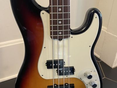 Fender American Ultra Precision Bass - Ultraburst, Rosewood w/ Premium Molded Hard Case