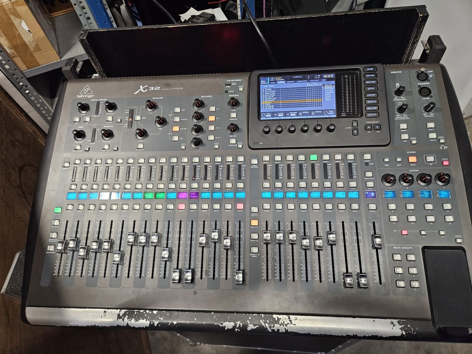Behringer X32 Full size Mixer w/ATA Case