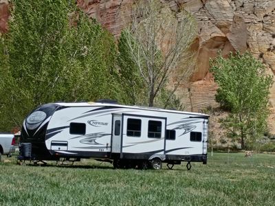 2017 Heartland TORQUE 37ft Toy Hauler KING BED 2 BATHROOMS