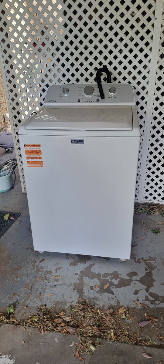 Maytag Washing Machine (Needs new gasket)