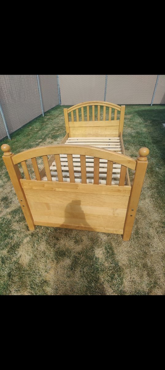 Twin Bed/ Bunkbed
