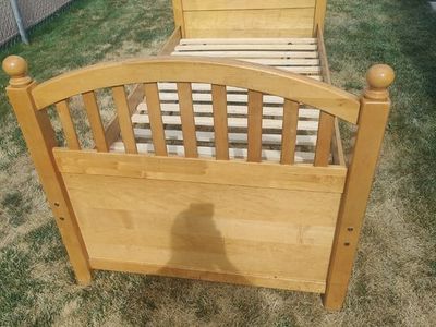 Twin Bed/ Bunkbed