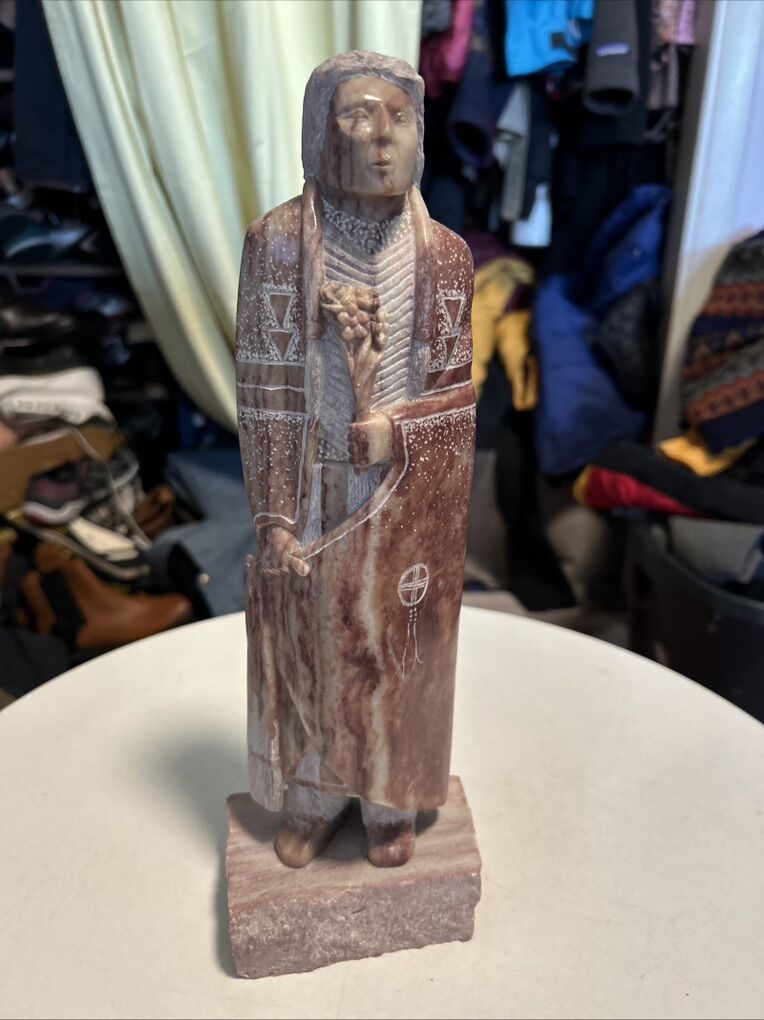 Exquisite NAVAJO HAND CARVED ALABASTER SCULPTURE signed Ray Pettigrew