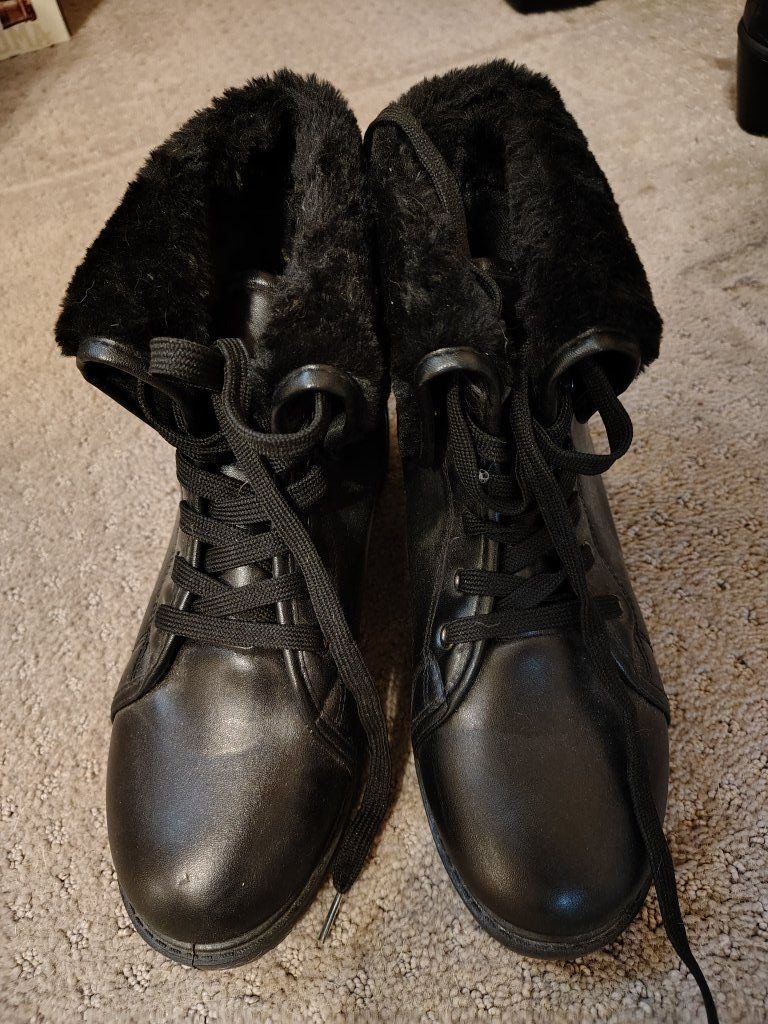like new size 8 black boots