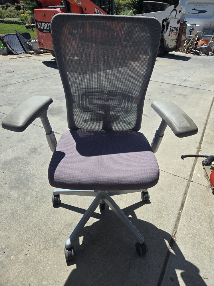 Ergonomic Office Chair - Grey Mesh Back & Fabric Seat