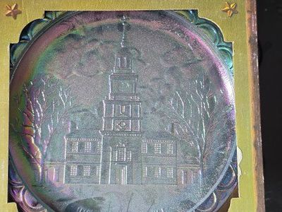 Indiana Glass Co. American Bicentennial 1776-1976 Carnation Iridescent Commemorative Collector Plate Set in Original Box