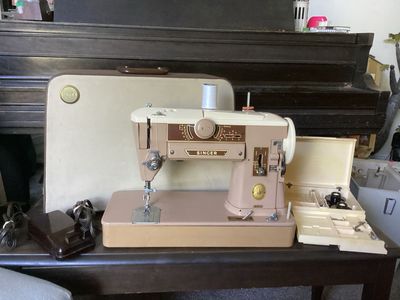 Vintage Singer 401A Slant Needle Sewing Machine with case