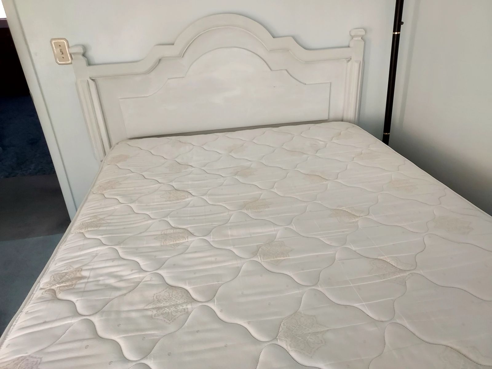 White Headboard & Mattress Set - Decorative Twin Size Bed Frame
