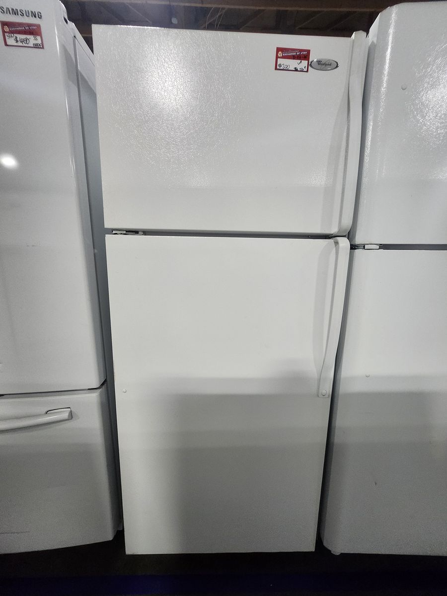 NICE WHIRLPOOL TOP AND BOTTOM FRIDGE! W-WARRANTY