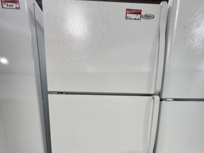 NICE WHIRLPOOL TOP AND BOTTOM FRIDGE! W-WARRANTY