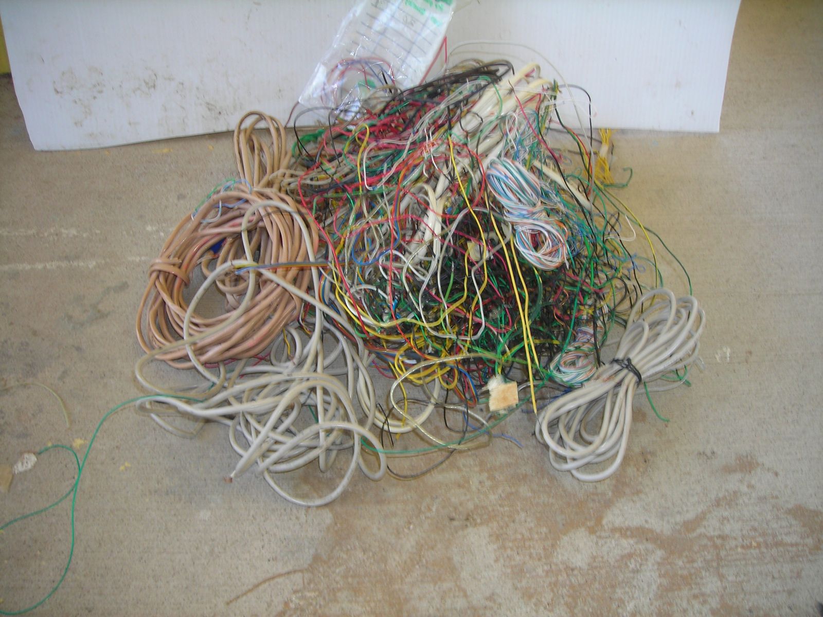 Free assorment of small gauge wiring.  Hobby use or ???