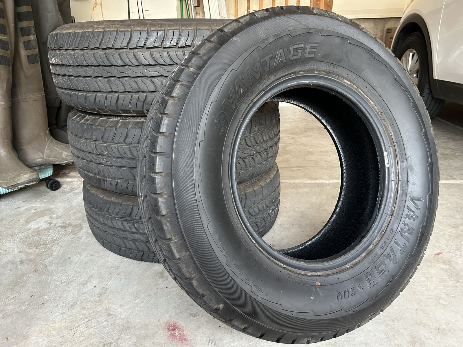 Vantage SUV | 265/70R16 | Tires Only