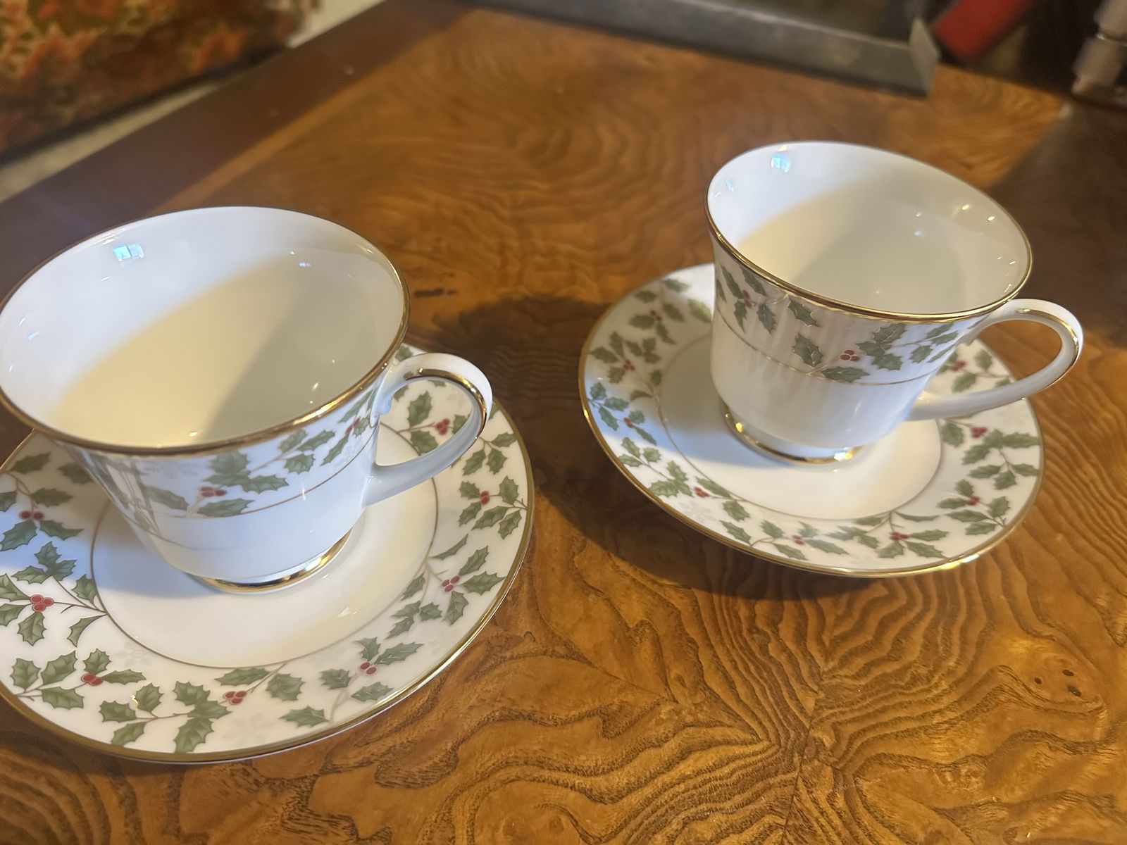 Legendary by Noritake Holly & Berry Gold Tea Cup and Saucer Set