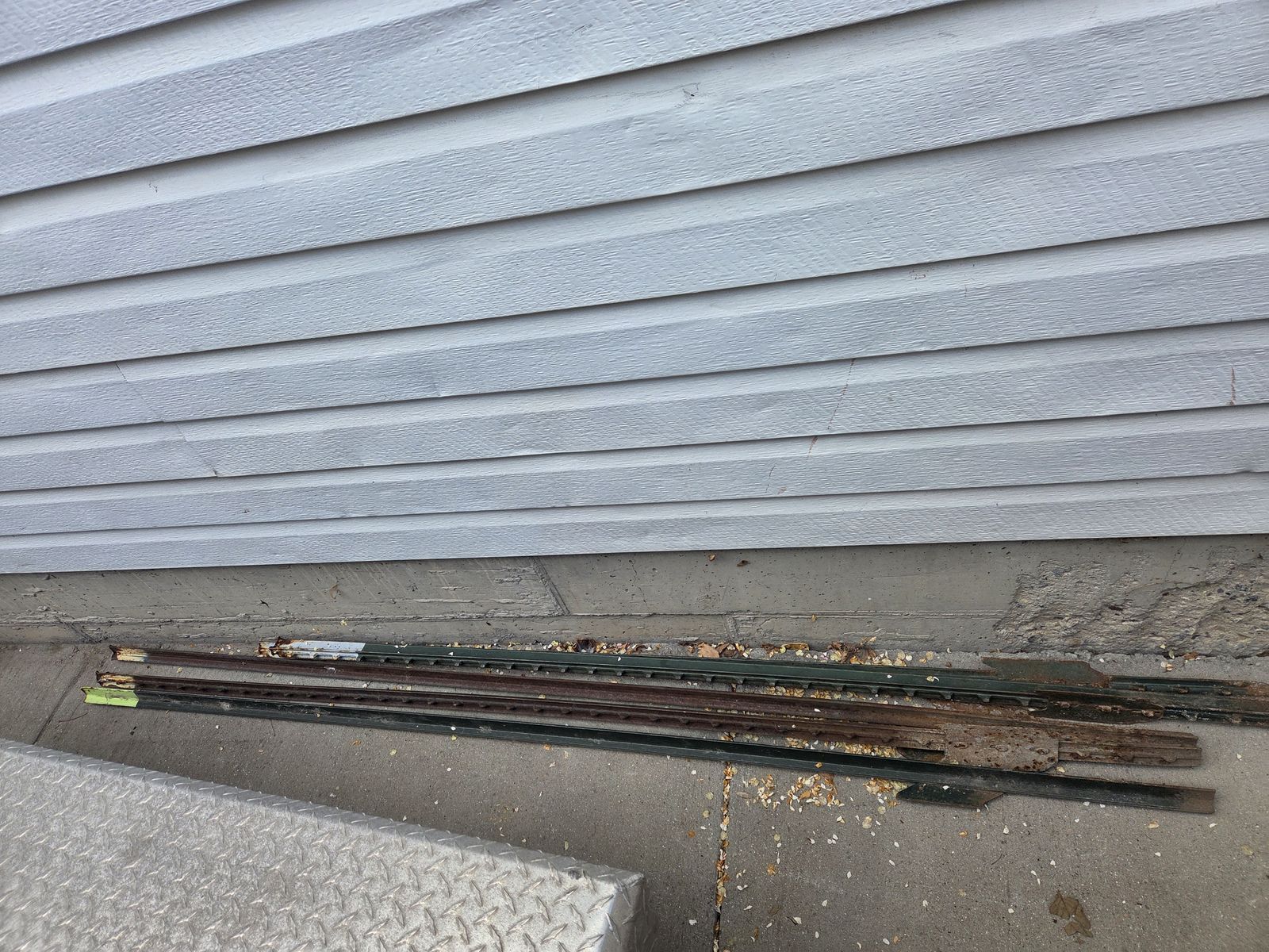 5 Steel fence post two different lengths