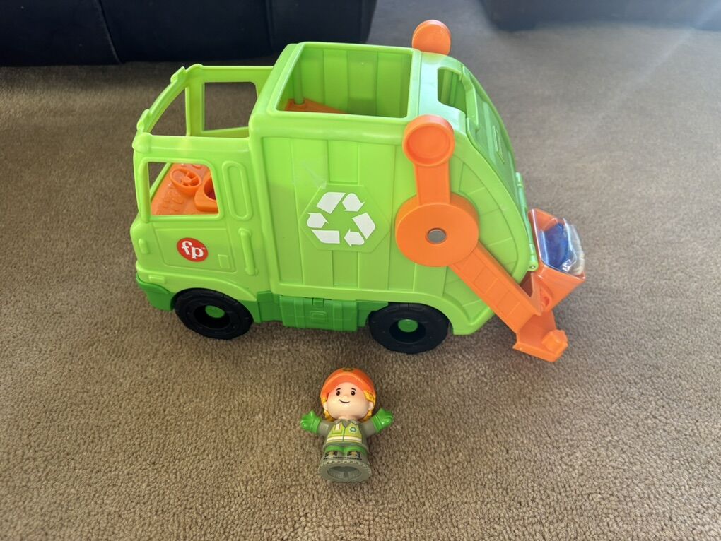 NEW Fisher-Price Little People Recycling Truck