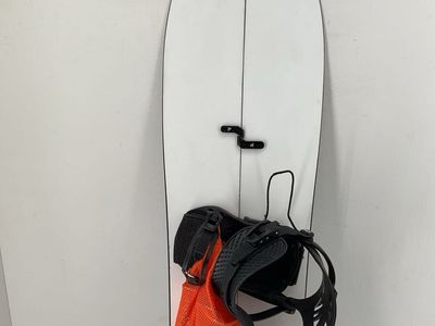 2022 Cardiff Powgoda Pro Carbon Split Snowboard w/ Union Explorer Splitboard Bindings w/ Union Crampons
