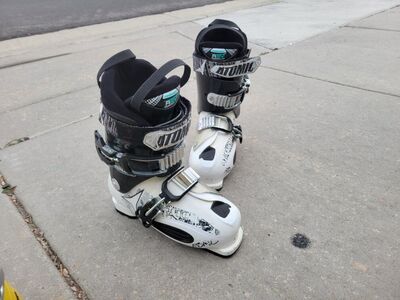 Atomic easy 2 latch ski boots 25-25.5 M7-7.5 W8-8.