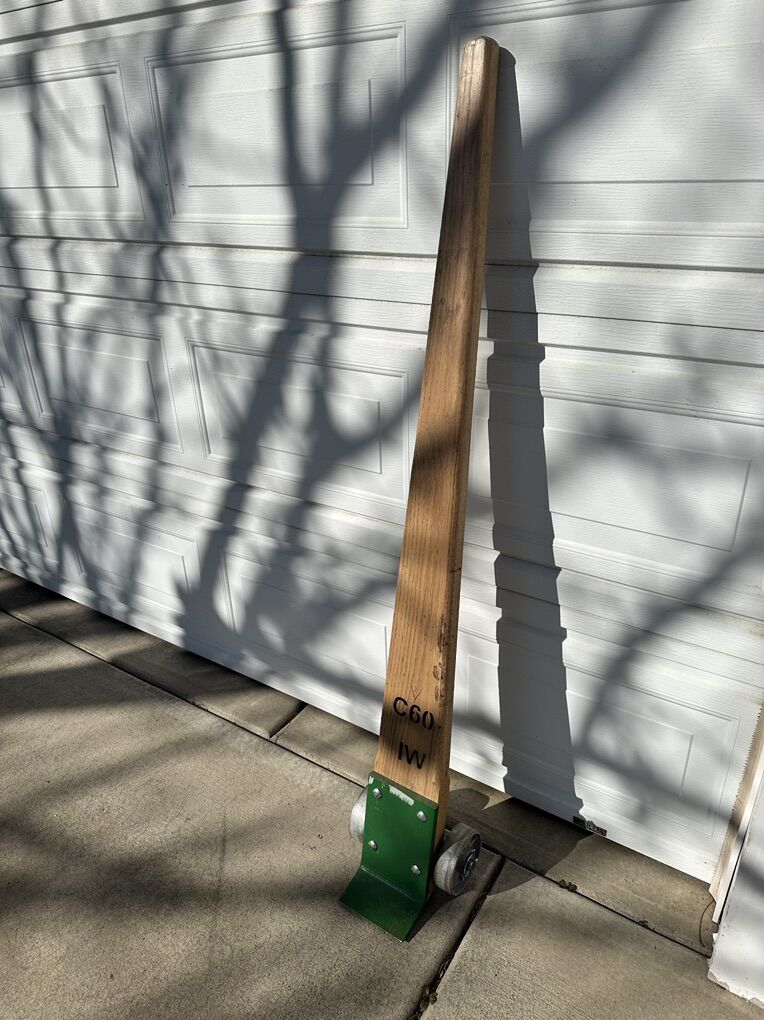 Wheeled Pry Bar Machine Skate