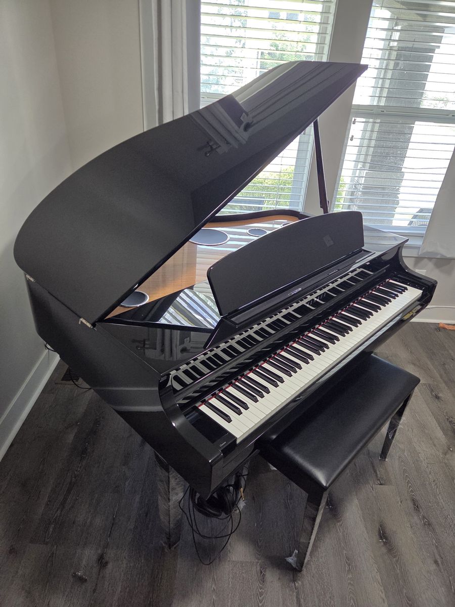 Yamaha CLP-795GP Digital Grand Piano (Polished Ebony) with Bench - Pristine