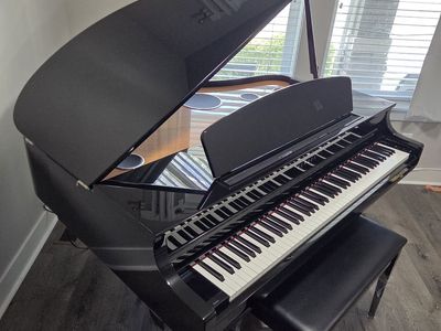 Yamaha CLP-795GP Digital Grand Piano (Polished Ebony) with Bench - Pristine